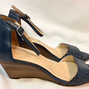 Cole Haan Navy Wedge Dress Sandal Heel Ankle Strap Sz 8B Leather Weave Front